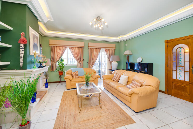 6 bedroom Villa for sale