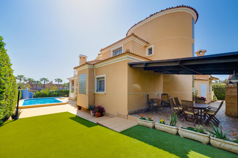 6 bedroom Villa for sale