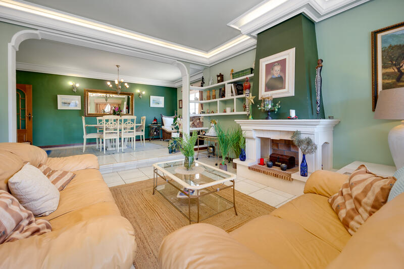 6 bedroom Villa for sale