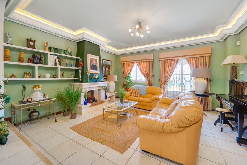 6 bedroom Villa for sale