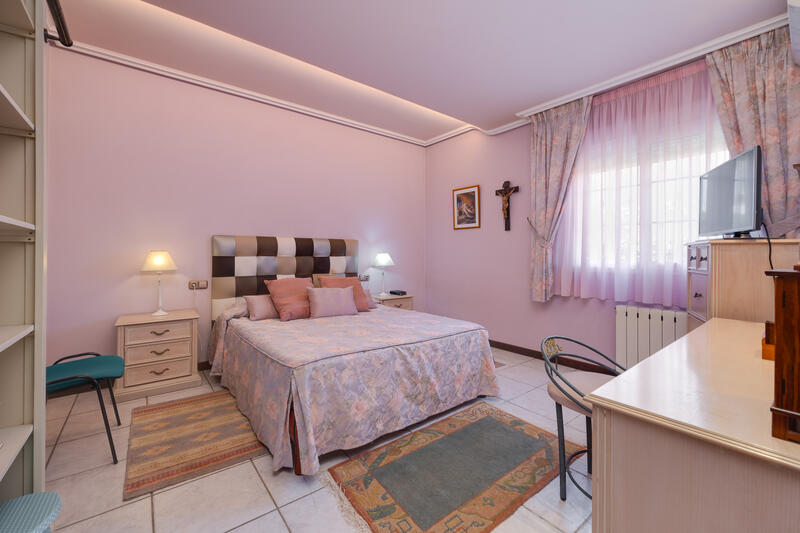 6 bedroom Villa for sale