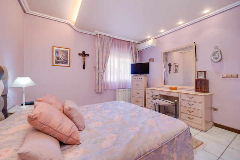 6 bedroom Villa for sale