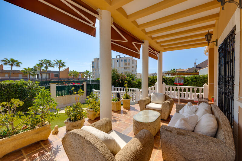 6 bedroom Villa for sale
