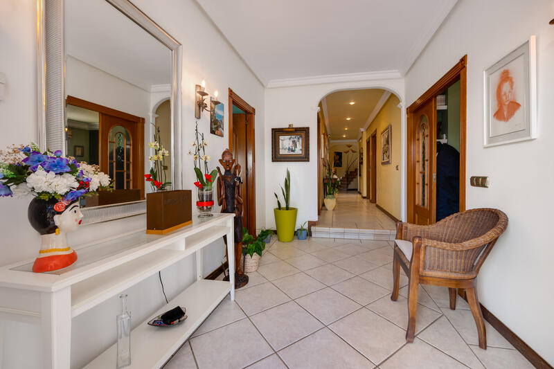 6 bedroom Villa for sale