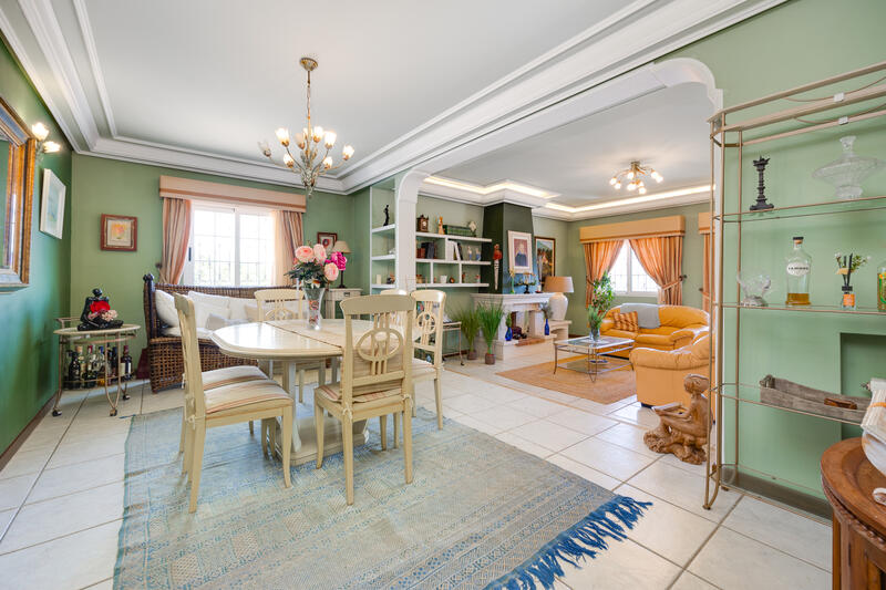 6 bedroom Villa for sale