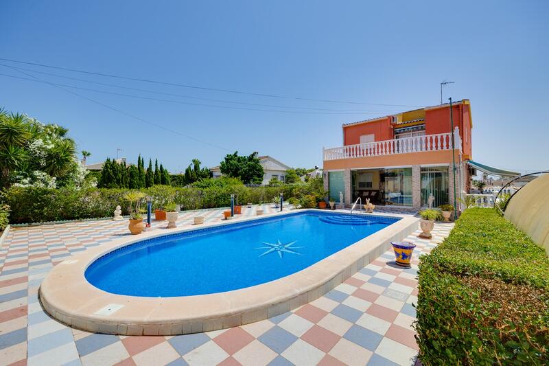 Villa till salu i Torrevieja, Alicante