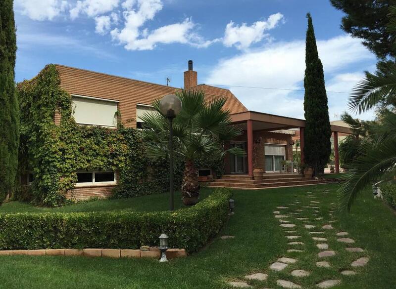 Villa till salu i Petrer, Alicante