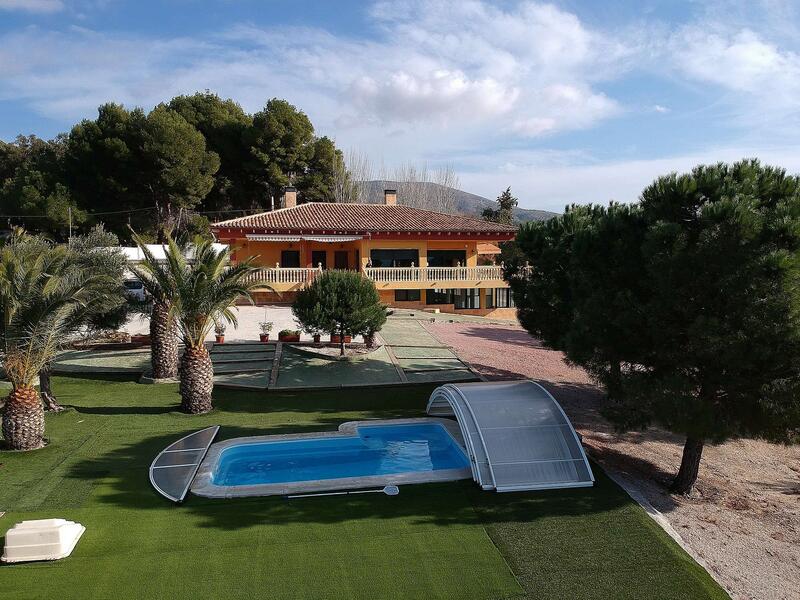 Villa till salu i Petrer, Alicante