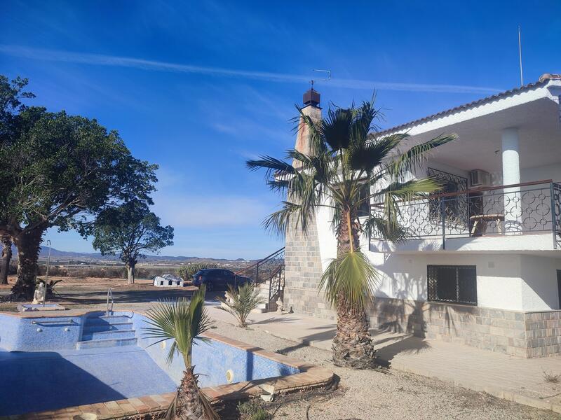 6 bedroom Country House for sale
