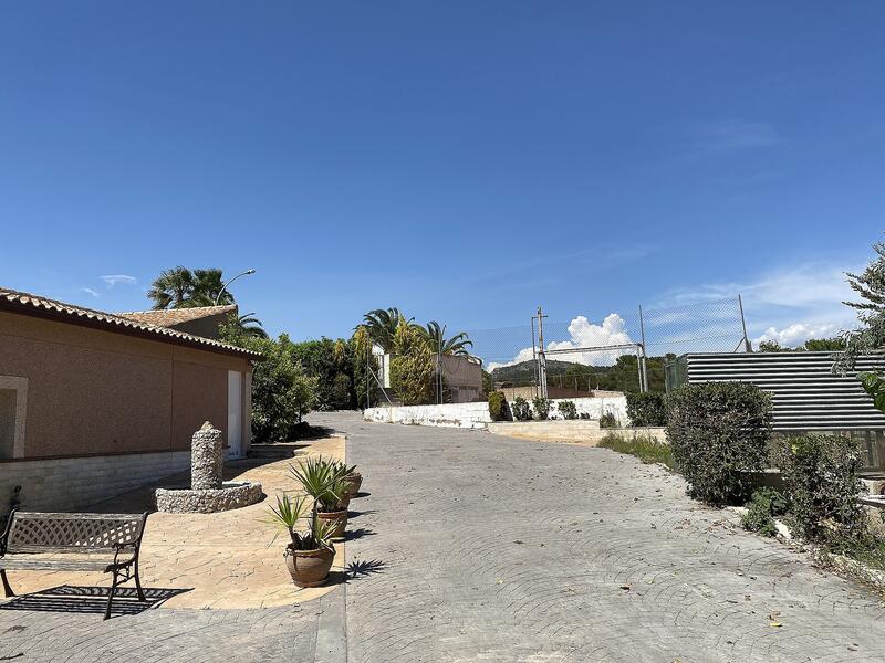 6 bedroom Commercial Property for sale