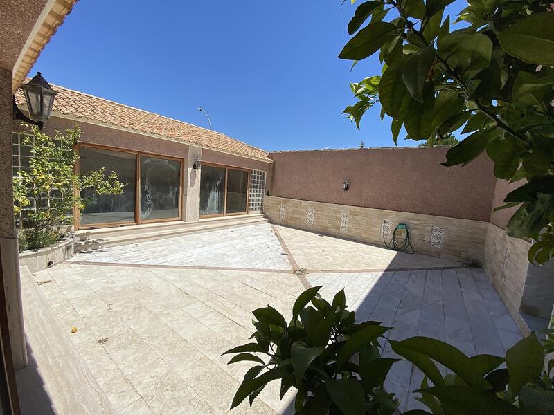 6 bedroom Commercial Property for sale