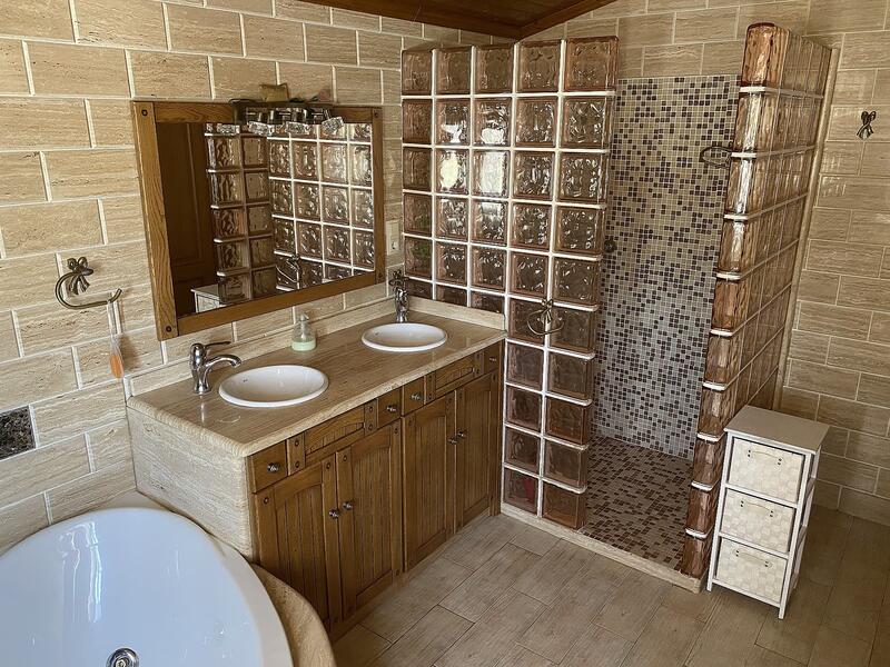 6 bedroom Commercial Property for sale