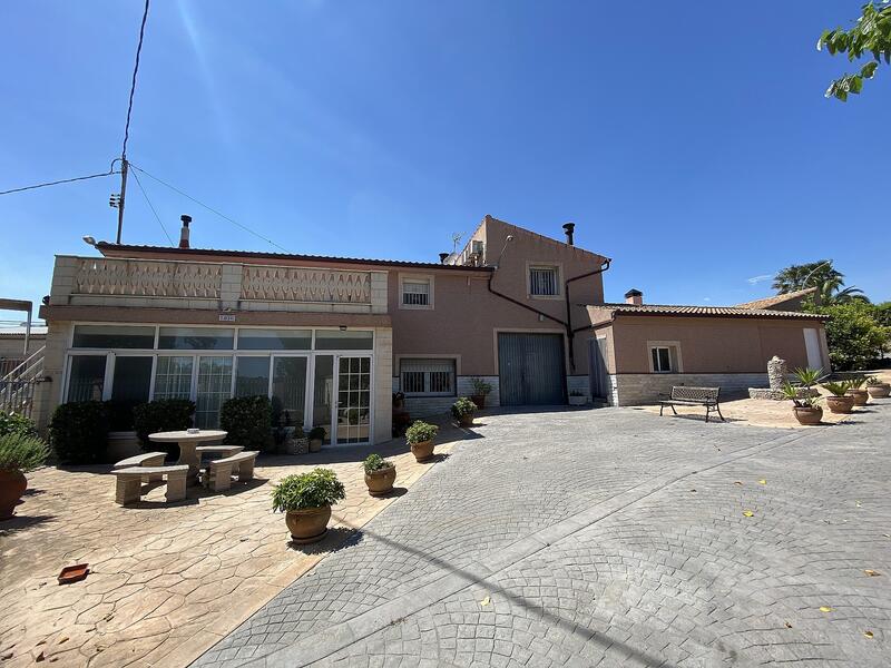 6 bedroom Commercial Property for sale