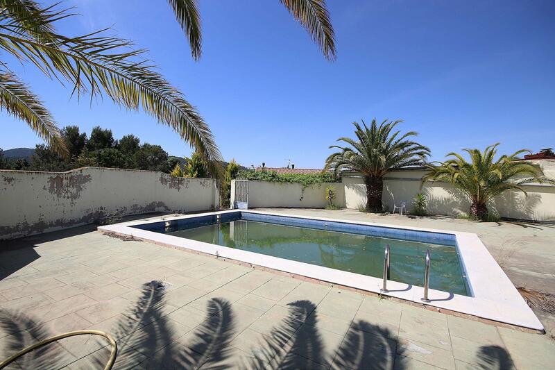 6 bedroom Commercial Property for sale