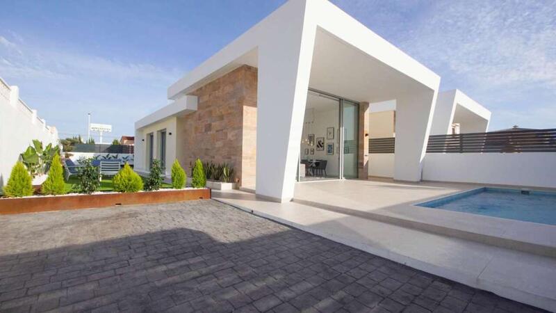 Villa til salgs i Los Balcones, Alicante