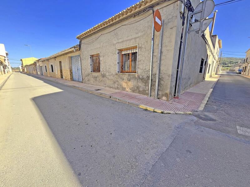 Gezinswoning Te koop in Pinoso, Alicante