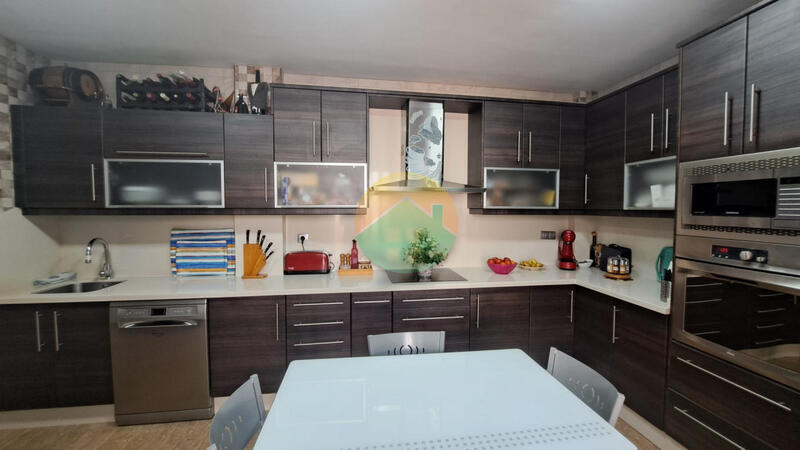 3 bedroom Townhouse for sale