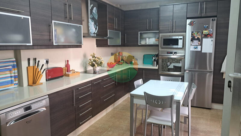 3 bedroom Townhouse for sale