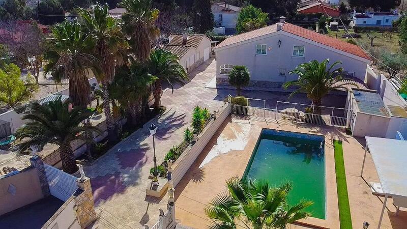 Villa til salgs i Sax, Alicante