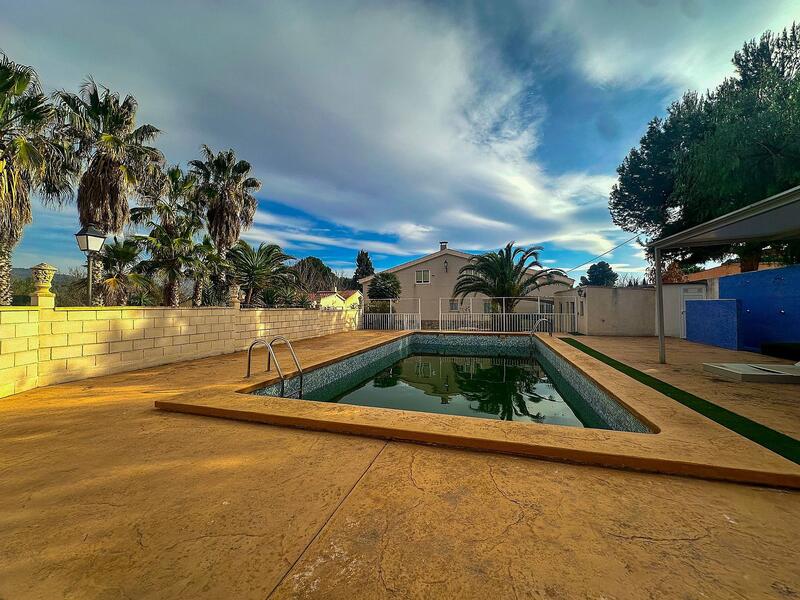 5 bedroom Villa for sale