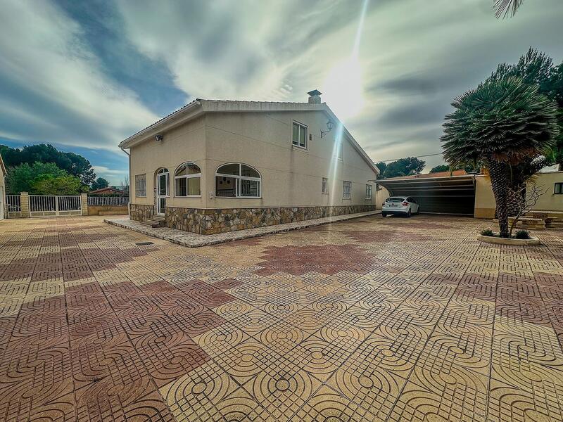 5 bedroom Villa for sale