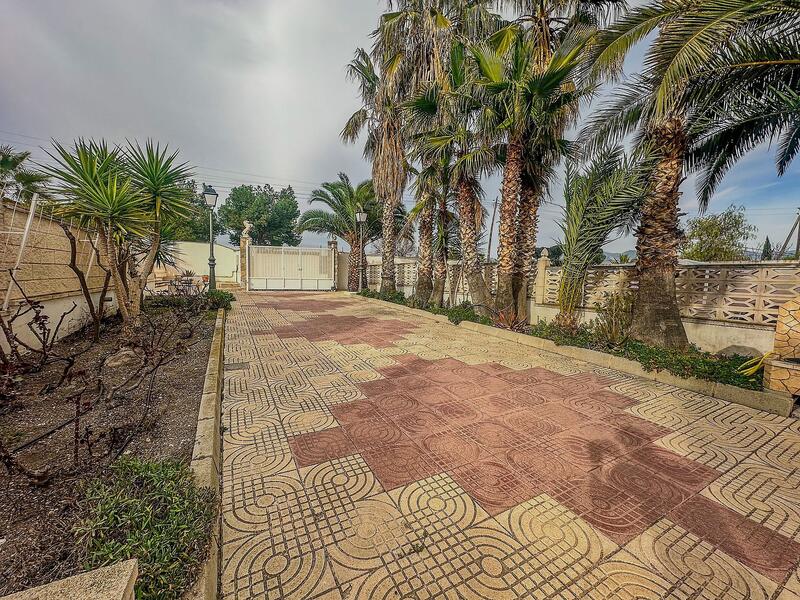 5 bedroom Villa for sale