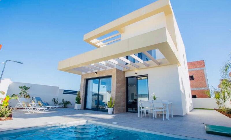 Villa til salgs i Los Montesinos, Alicante