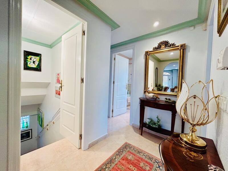 4 Cuarto Villa en venta