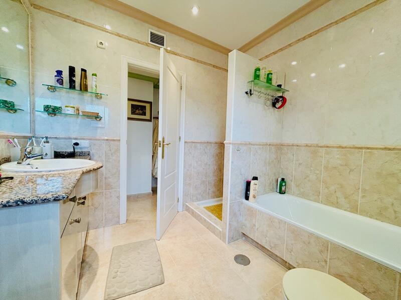 4 Cuarto Villa en venta