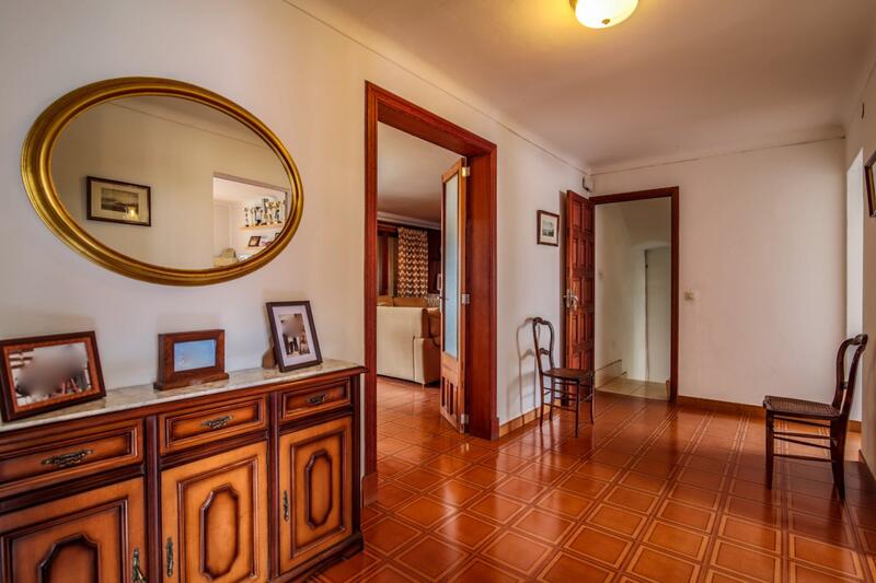 9 bedroom Villa for sale