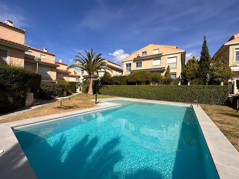 Villa till salu i Petrer, Alicante