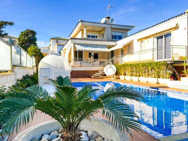 5 спальная комната вилла продается