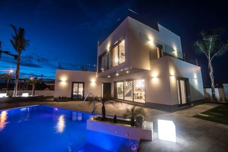 Villa til salgs i Dehesa de Campoamor, Alicante