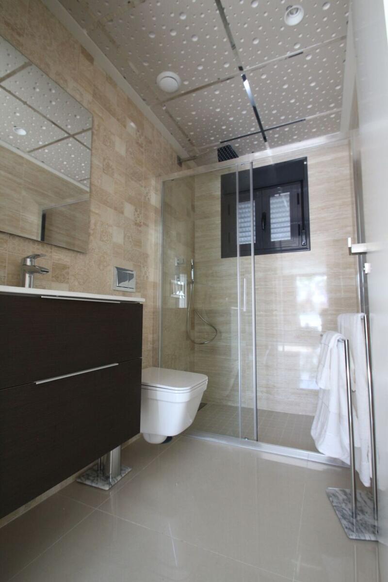 6 bedroom Villa for sale