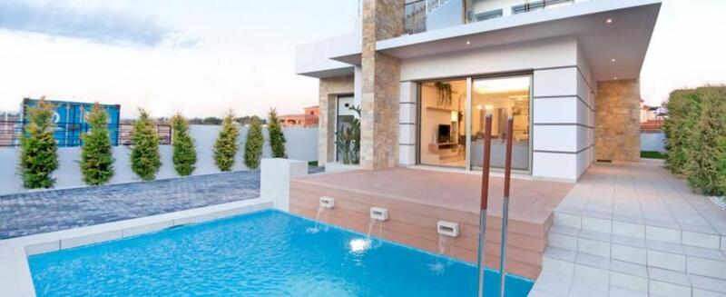 Villa for sale in Los Alcazares, Murcia