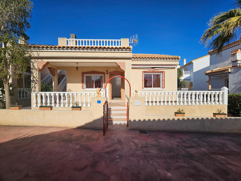 Villa Te koop in Algorfa, Alicante