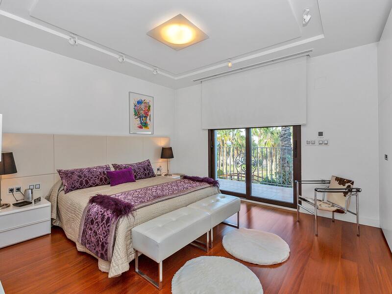 6 bedroom Villa for sale