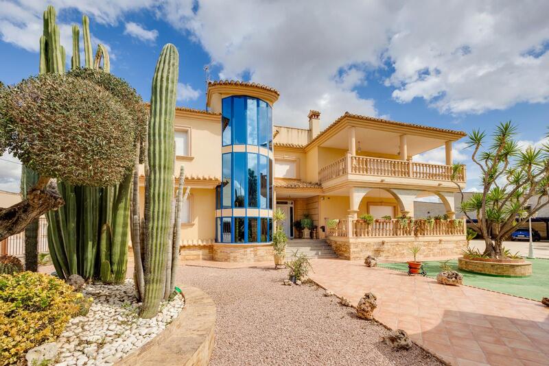 Villa à vendre dans Orihuela, Alicante