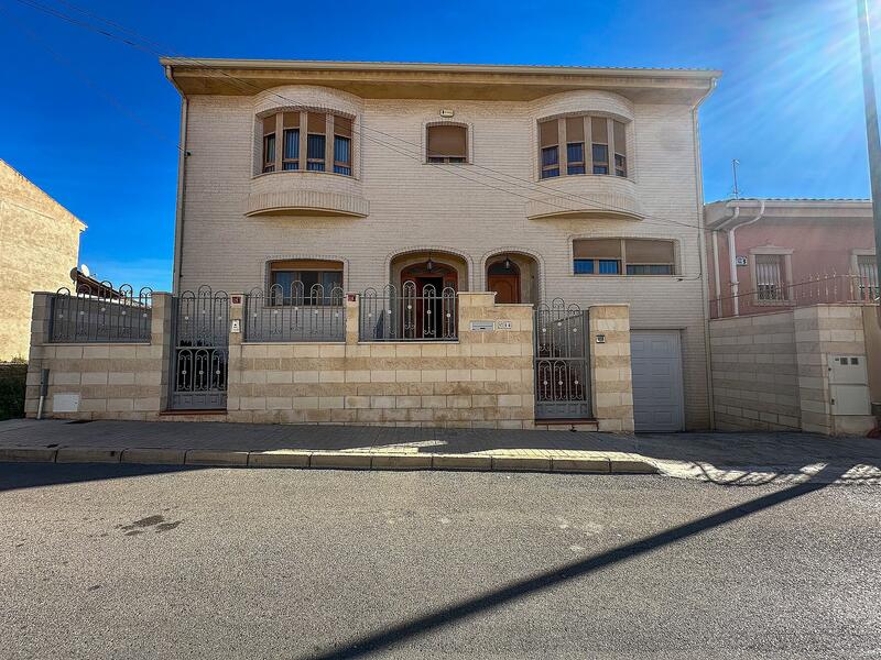 7 bedroom Villa for sale