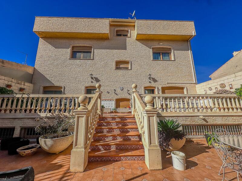 7 bedroom Villa for sale