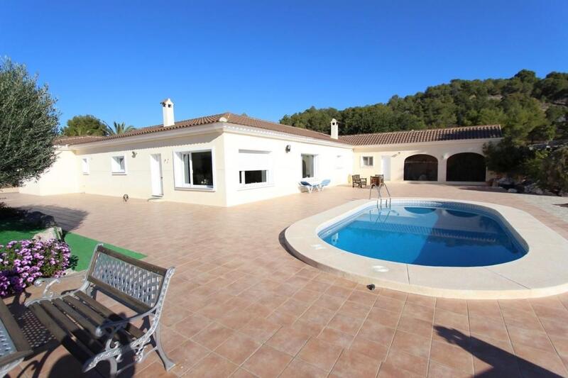Villa til salgs i La Nucia, Alicante