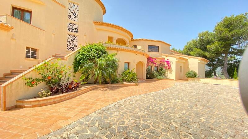 6 Cuarto Villa en venta