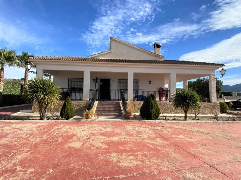 4 bedroom Country House for sale