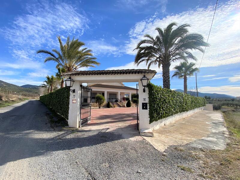 4 bedroom Country House for sale