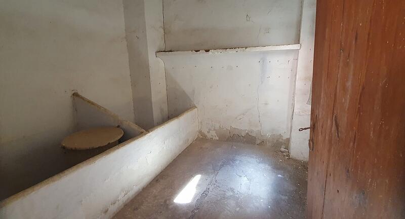 5 bedroom Townhouse for sale