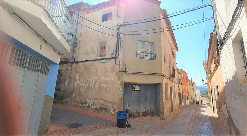 5 bedroom Townhouse for sale