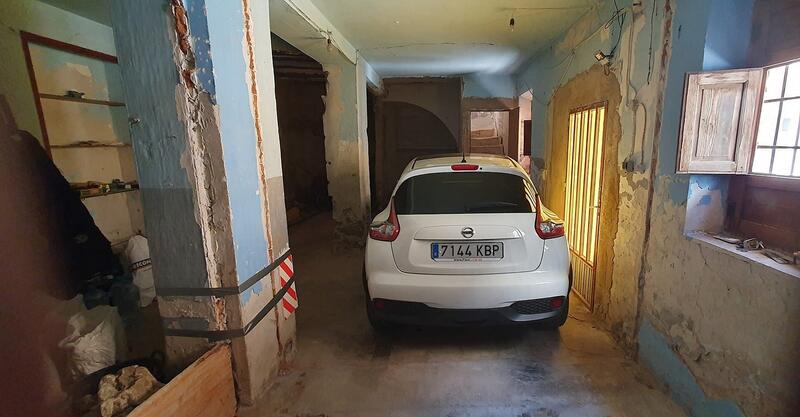 5 bedroom Townhouse for sale