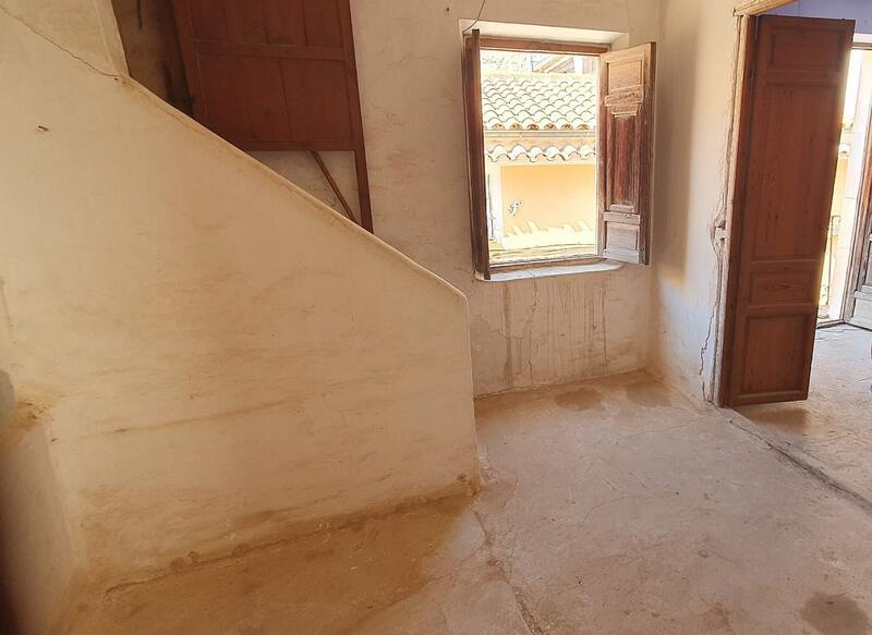 5 bedroom Townhouse for sale