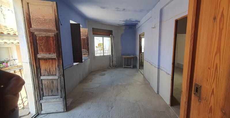 5 bedroom Townhouse for sale