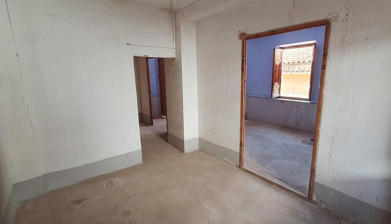 5 bedroom Townhouse for sale